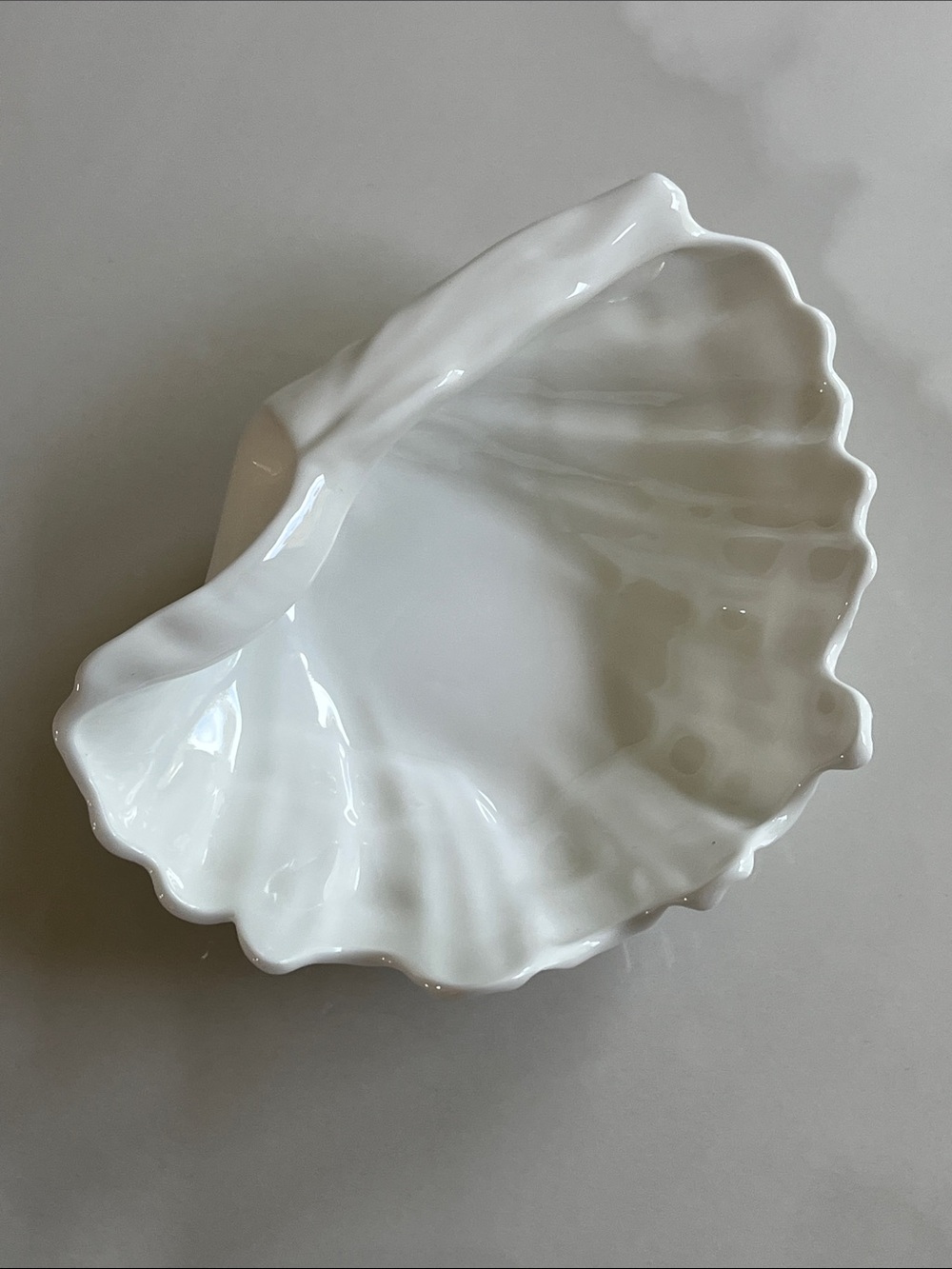 Wedgwood Nautilus Collection Bone China Scallop Shell Dish White Trinket Dish.